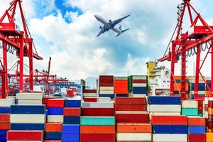 海港設施是交通設施領域引進最多民營和外國資金的領域。