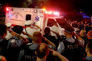 當地警方的案情通報顯示，7日晚7時起的12小時內，芝加哥發生了10餘起槍擊案，造成45人中彈、4人死亡。（圖源：互聯網）