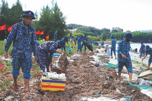 共青團員保護長沙群島生態