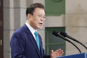 8月15日，在首爾中區“文化站首爾284”大樓，韓國總統文在寅出席韓國光復76週年紀念儀式並致辭。（圖源：韓聯社）