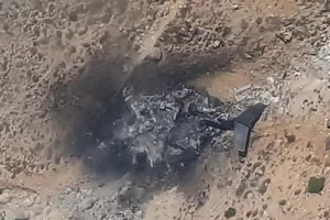 飛機墜毀現場。（圖源：NDTV）