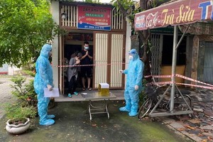 職能力量將骨死者的灰交給家屬。（圖源：登魁）