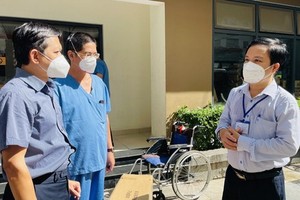 市委組織處探望醫護人員