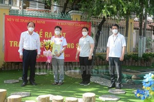 市衛生廳及第六郡領導出席“流動醫療站”啟動儀式。（圖源：市黨部新聞網）