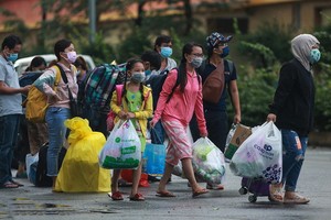 新冠肺炎康復者出院返家。