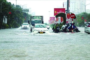 海防市強降雨致多處受淹