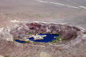 在今天的哈薩克斯坦，前蘇聯的塞米巴拉金斯克核試驗場點看起來像火山口和鑽孔。 （圖源：聯合國）