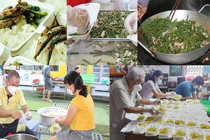 送給抗疫前線工作人員的飯菜充滿了“愛心食堂”志願者的心意。