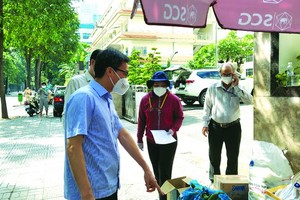 政府副總理武德膽視察本市社會民生中心。