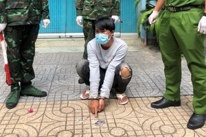 被當場捉獲的歹徒。