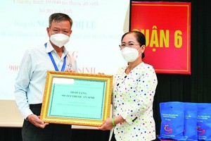 市人民議會贈送第六郡 900 個藥袋