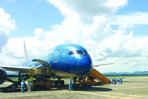 持“疫苗護照”乘客首個航班抵達雲屯機場