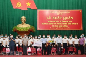 崑嵩省醫護隊伍馳援平陽省抗疫歡送儀式現場。（圖源：越通社）