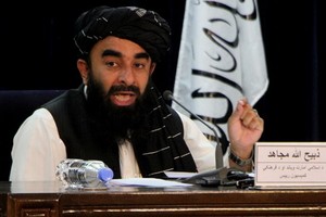 9月7日，阿富汗塔利班發言人穆賈希德在喀布爾出席記者會。（圖源：新華社）
