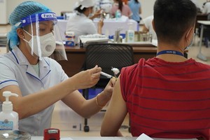 市民接種新冠疫苗。（圖源：HCDC）