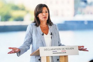 巴黎女市長安妮‧伊達爾戈正式宣佈參加2022年法國總統選舉。（圖源：AP）