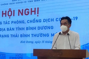 平陽省人委會副主席阮祿河在新聞發佈會上發言。（圖源：春忠）