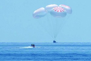 「靈感４號」任務成功４平民返回地球
