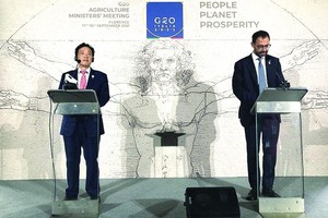 意大利農業部長和糧農組織總幹事舉行聯合新聞發佈會。（圖源：互聯網）