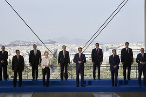 南歐九國集團領導人舉行峰會前大合照。（圖源：推特）