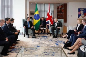 正在紐約參加第76屆聯合國大會的巴西衛生部長凱羅加確診新冠肺炎，而此前一天，英國首相約翰遜和凱羅加舉行了面對面的近距離會談。（圖源：互聯網）