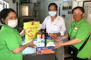 本市向貧困者提供生活必需品和紓困金。（圖源：越通社）