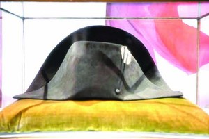 拿破崙雙角帽以 122 萬歐元拍出