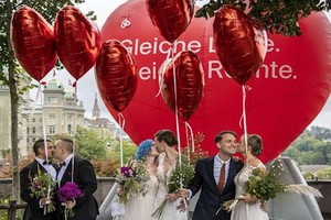 2021年9月26日，瑞士公投通過「同性婚姻合法化」。（圖源：AP）