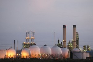 委內瑞拉與伊朗達成石油互換協議。圖為委內瑞拉的一煉油廠。（圖源：AFP）