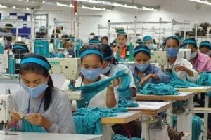 柬埔寨一成衣廠生產車間。（圖源：互聯網）