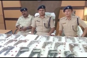 印度警方在西孟加拉邦的阿桑索爾地區搗毀了一家非法軍火工廠。（圖源：推特）