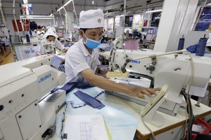 圖為平陽成衣股份有限公司製衣廠一隅。（示意圖源：越通社）