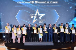 越南十大資訊技術企業表彰儀式。（圖源：雄英）