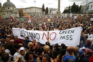 羅馬萬人示威抗議強制出示“綠色通行證”