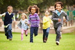 聯合國兒童基金會呼籲各國政府投入更多資源保護兒少心理健康。（示意圖源：互聯網）