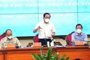 市委書記阮文年在會上致詞。（圖源：越勇）