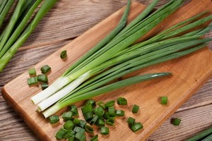 常吃大蔥好處多多，但有人一口都不要多吃