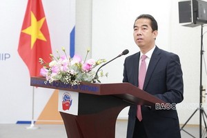 外交部副部長蘇英勇在座談會上發言。（圖源：忠孝）