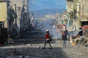 這是於 2019 年底拍攝的海地首都太子港一條廢棄街道上的景象。（圖源：AFP） 