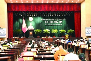 第十屆市人民議會第三次會議隆重開幕。