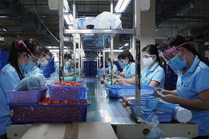 本市新造工業區天龍集團按“三就地”模式恢復生產活動。