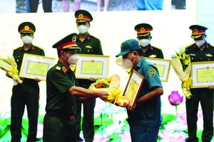 抗疫模範集體及個人獲表彰