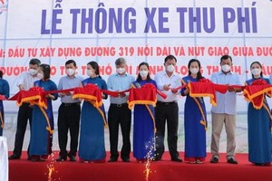 319號路延長段並與本市-隆城-油曳高速公路連接的工程項目通車和收費儀式。（圖源：LĐO） 