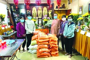 熱心慈善工作華人婦女