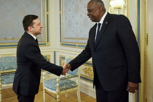 烏總統澤連斯基19日在基輔會見美國國防部長奧斯汀。（圖源：AFP） 