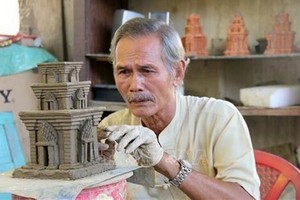 平順省平德陶瓷村的藝人林雄沖。