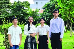 中文系大學生參加“創業構思”比賽