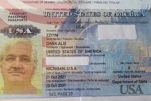 第一個獲得X性別護照的科羅拉多州雙性人茲伊姆表示，這是自己長時間爭取得來的成果。（圖源：互聯網）