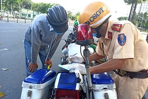 市交警力量巡邏及處理交規違反者。