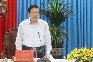 中央內政部長潘廷擢在會議上發言。（圖源：越通社）